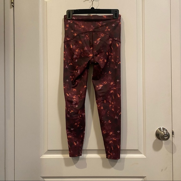 Spanx Active Booty Boost Leggings in Wine Tie Dye - Picture 3 of 3